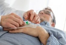 Как нарколог выводит из запоя на дому?