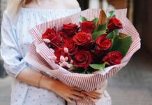 Как правильно выбрать свежие розы для букета?