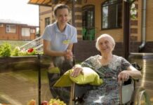 Дом для пожилых людей: как выбрать лучший?