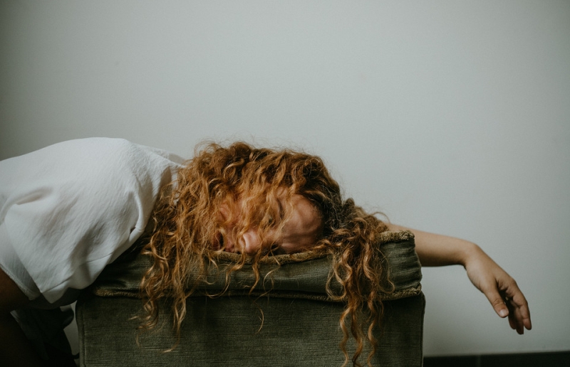 Если хочется спать днем: 4 главные причины и как быстро вернуть бодрость