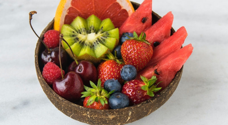 Нутрициолог назвала фрукты и овощи, которые стоит покупать в июне