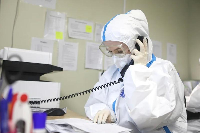 Попова сообщила, что новые штаммы коронавируса за год не стали "более злыми"