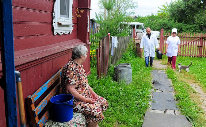 «Халат есть? Значит, доктор»: На селе больных начнут лечить фельдшеры с акушерами