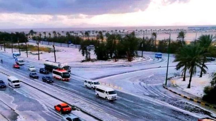 Хургаду накрыла непогода: на курорте снег и сильный град